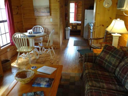 Bed & Breakfast Engadine Inn And Cabins