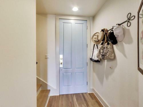Downtown Carillon 2-302