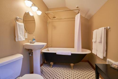 Brookside Retreat: The Manor
