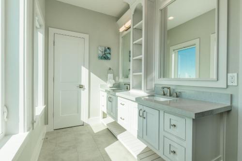 Cake By The Ocean At Seagrass