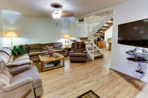 Crystal Waters Townhome