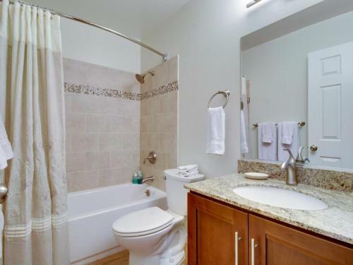 Crystal Waters Townhome