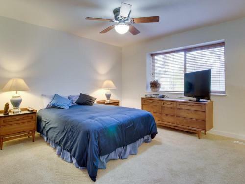 Crystal Waters Townhome