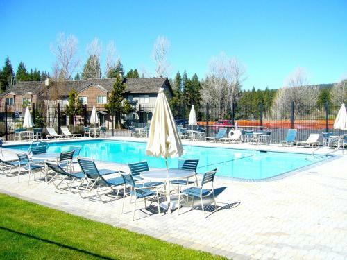 Crystal Waters Townhome