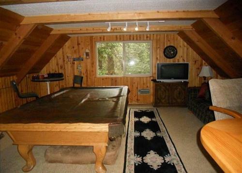 Hicks Tree Fort-3 Bedroom Cabin