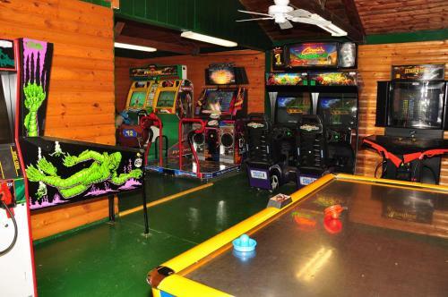 Arrowhead Camping Resort Cottage 12