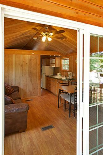 Arrowhead Camping Resort Deluxe Cabin 9