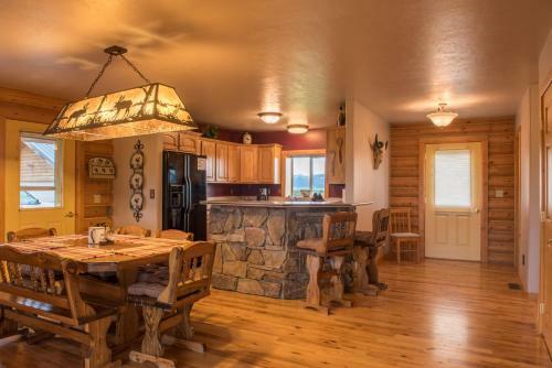 Saddlehorn Cabin