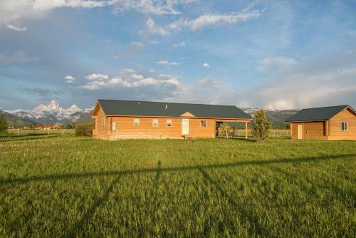 Saddlehorn Cabin