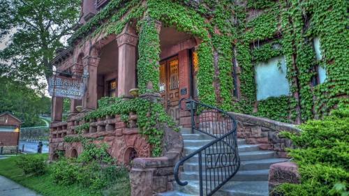 Bed & Breakfast The Redstone Inn And Suites