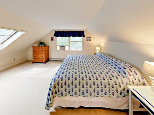 40 Epanow Rd Home