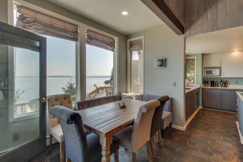 Raccoon Point