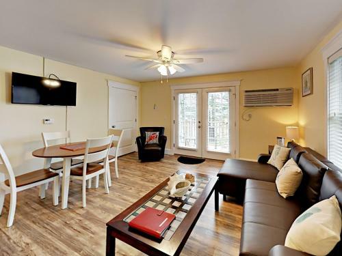 Apartamento 306 Eddy Rd Condo #d
