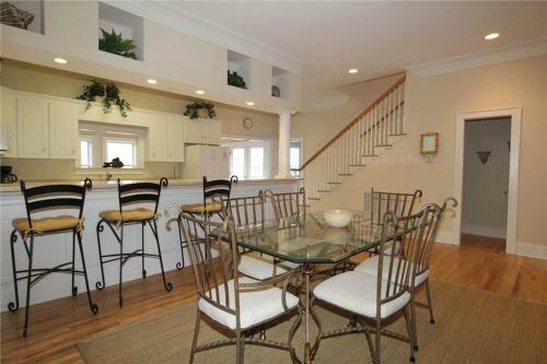 Goldsmith- 5 Bedroom Home