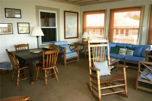 The Barefoot- Up Home