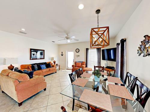 3br On Mobile Bay, 1 Block To Beach Home