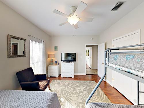 3br On Mobile Bay, 1 Block To Beach Home