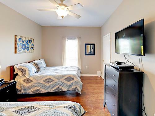 3br On Mobile Bay, 1 Block To Beach Home