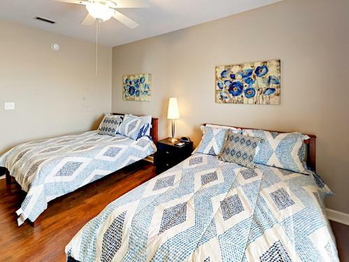 3br On Mobile Bay, 1 Block To Beach Home