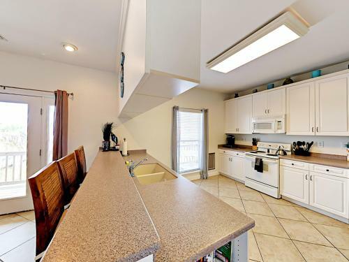 3br On Mobile Bay, 1 Block To Beach Home