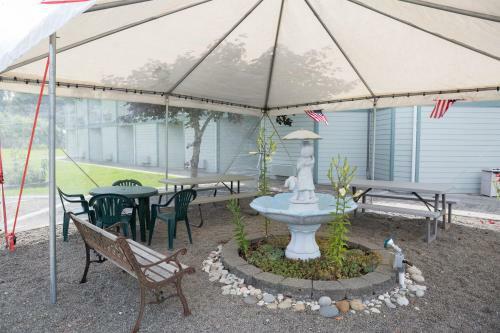 Motel Dew Drop Inn