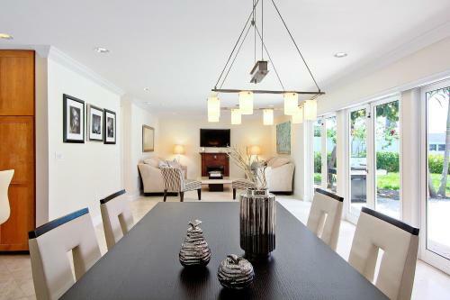 Contemporary Waterfront Retreat