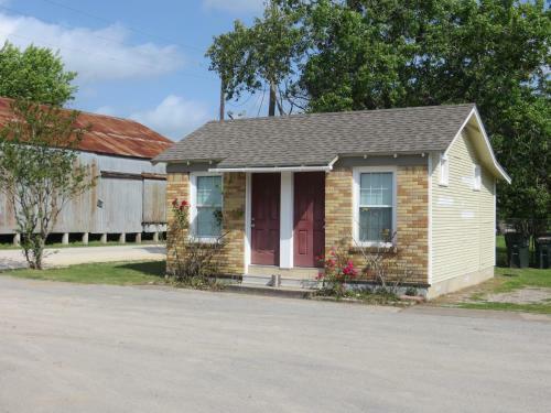 Motel Town Cottages