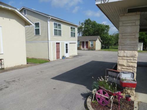 Motel Town Cottages
