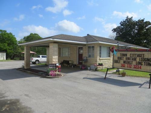 Motel Town Cottages