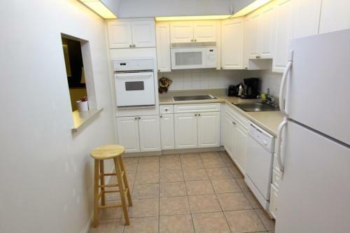 One-bedroom Collins Apartment #610