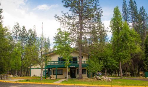 Yosemite Lakes Bunkhouse Cabin 31