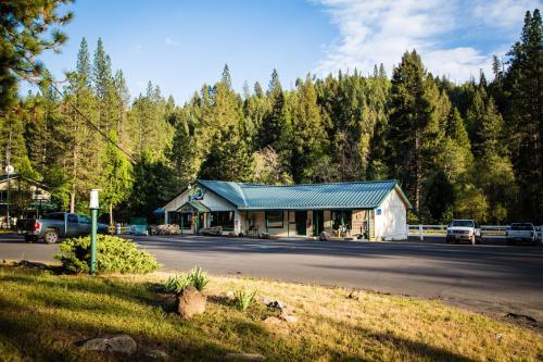 Yosemite Lakes Bunkhouse Cabin 27