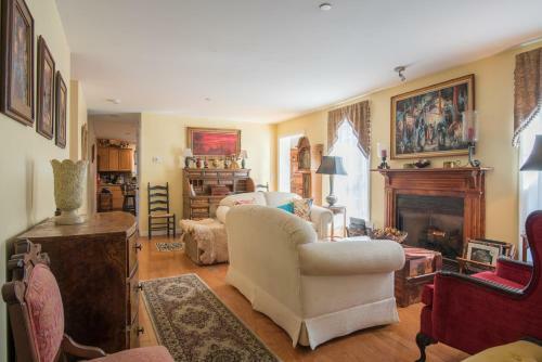 Bed & Breakfast Inn Of Treasured Memories