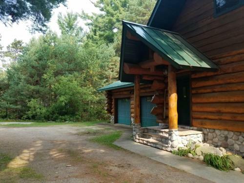 Katherine Lake Lodge Home