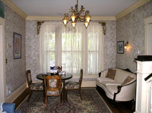 Magnolia Grove Bed And Breakfast