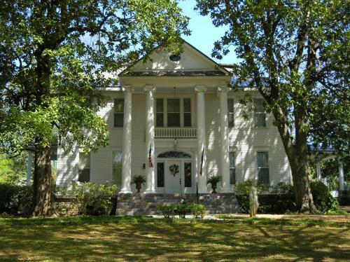 Magnolia Grove Bed And Breakfast