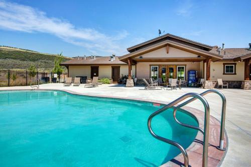 13285 Alexis Drive Townhouse