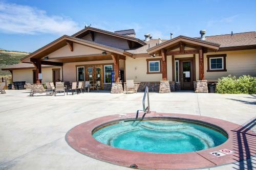 13285 Alexis Drive Townhouse