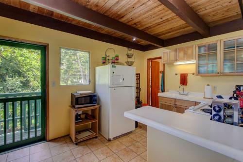 Kehena Treetop Bungalow