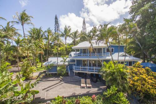 Black Sand Beach House