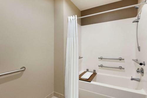 Hotel Super 8 By Wyndham Lake Charles Northeast