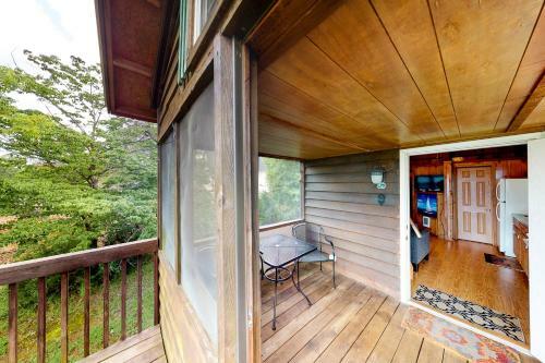 Rocky Creek Cabin B