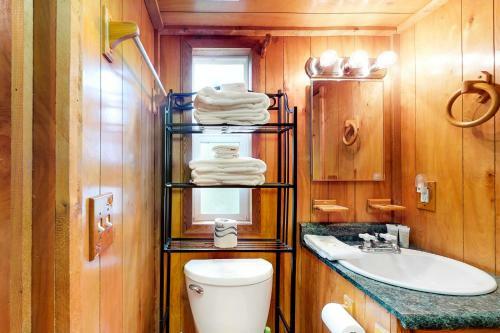 Rocky Creek Cabin B