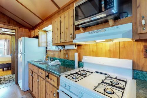 Rocky Creek Cabin B