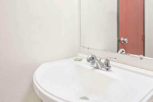 Hotel Super 8 By Wyndham Litchfield