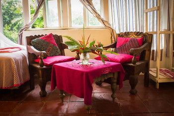 Hostal Hotel La Casa Rosa