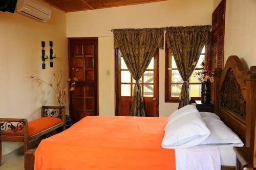 Hostal La Granja Campo Y Aventura