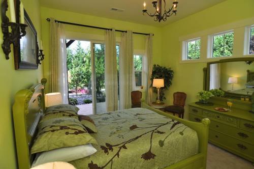 Bed & Breakfast Lake's Edge Tuscan Lodge