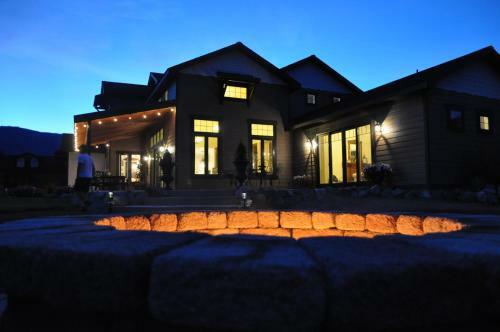 Bed & Breakfast Lake's Edge Tuscan Lodge