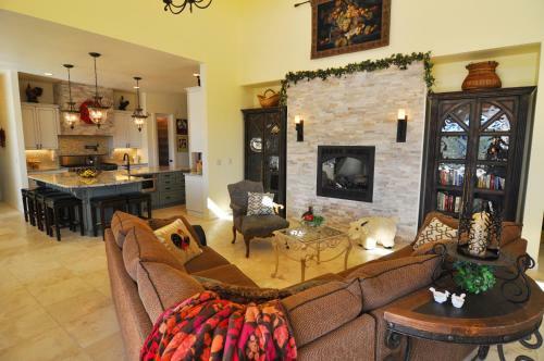 Bed & Breakfast Lake's Edge Tuscan Lodge